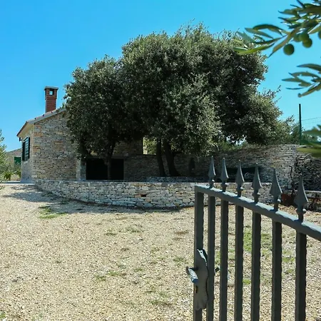 House Lori Postira