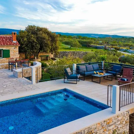 House Lori Tatil Evi