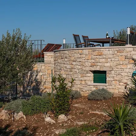 House Lori Tatil Evi Postira